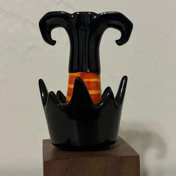 Nora Fleming Mini Halloween Witches Feet A125 Retired Halloween - Picture 3 of 4